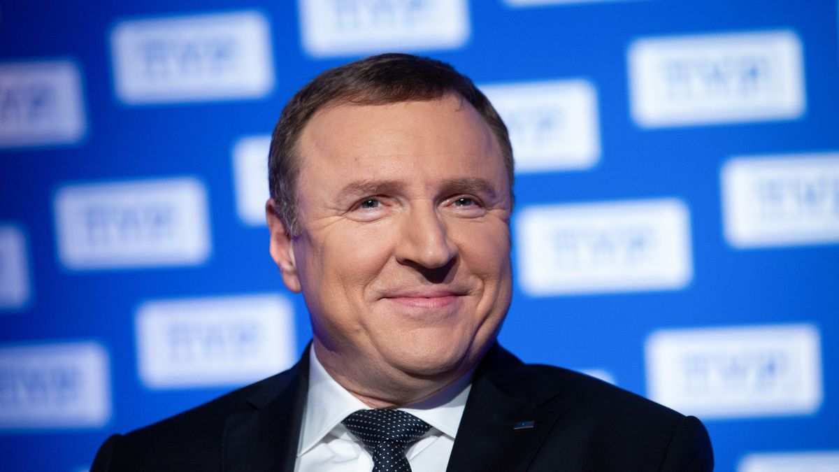 Dla obecnej opozycji Jacek Kurski to jeden z symboli upolitycznienia TVP. Od blisko roku ma intratną posadę w Banku Światowym