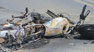 Kolizja w Bydgoszczy. Motocykl stanął w płomieniach
