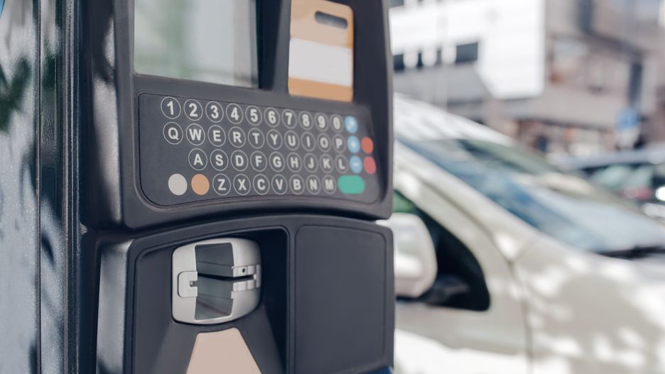 Parkomaty w Warszawie nie mają możliwości płatności gotówką