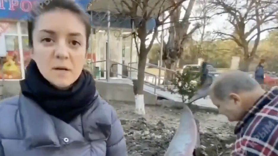 Media rosyjskie pokazały gragmenty statku wbite w ziemię kilkaset metrów od nadbrzeża
