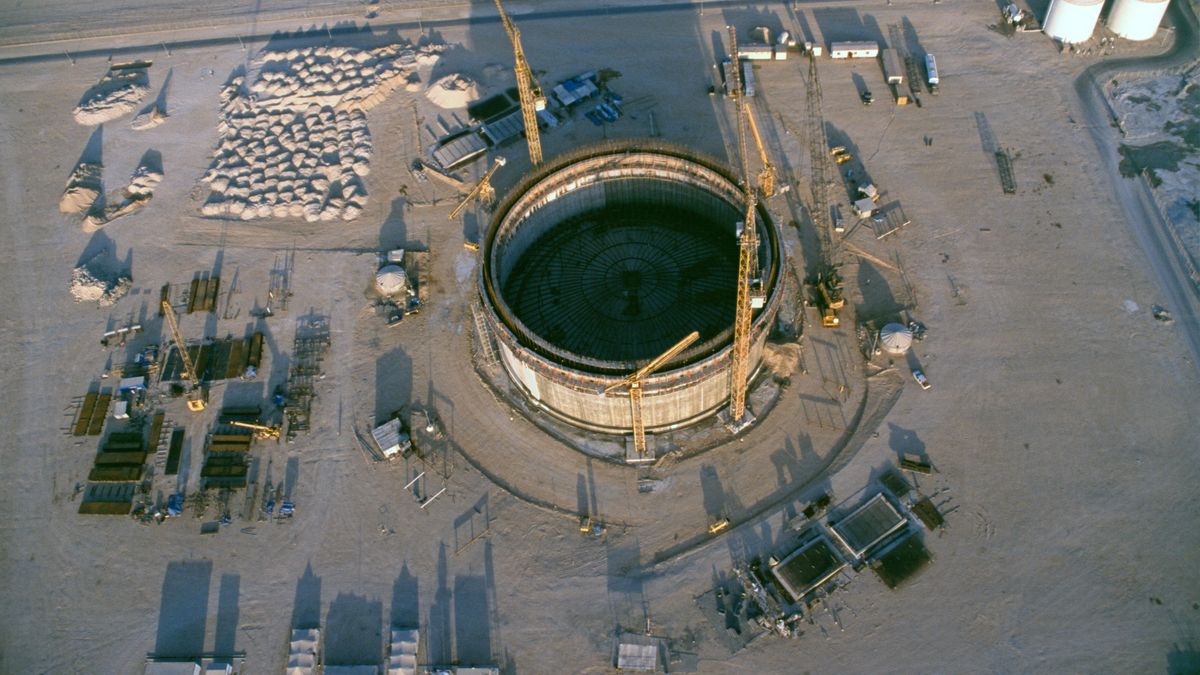 Aerial views of Qatar's Ras Laffan LNG export complex, the world's largest, processing gas from the massive offshore North Field (shared with Iran), which accounts for roughly 20% of the global supply of liquefied natural gas, Ras Laffan, Qatar, 1996. (Photo by Barry Iverson/Getty Images)