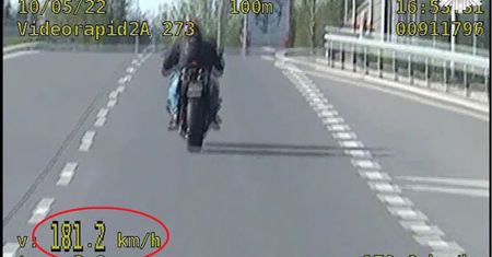 Amatorzy szybkiej jazdy w oku wideorejestratora. Przesadził nie tylko motocyklista