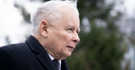 Jarosław Kaczyński przyłapany. Prezes PiS zakasał rękawy