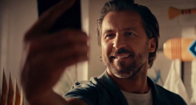 PKO BP reklamuje konto na selfie i asystenta głosowego w aplikacji IKO (wideo)