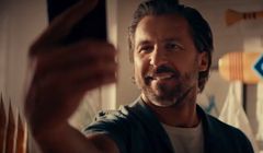 PKO BP reklamuje konto na selfie i asystenta głosowego w aplikacji IKO (wideo)