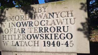 Inowrocław: Dewastacja miejsca pamięci narodowej. Z pomnika zniknęły mosiężne litery