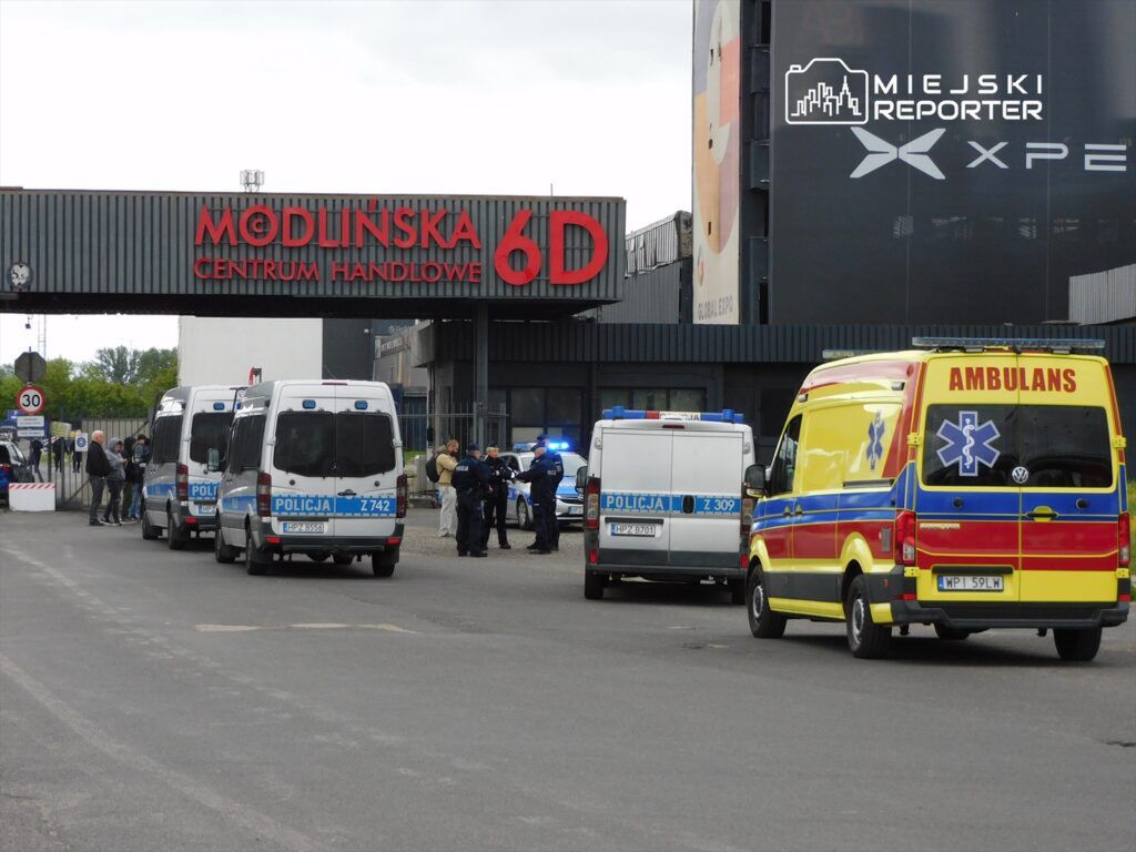 Warszawa: Hala targowa Modlińska 6D zamknięta. Kupcy próbowali dostać się do środka. Handlarze starli się z ochroną.