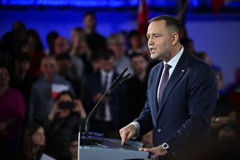 100 dni, jeden kebab i miliony lajków. Nawrocki na razie lekko wyprzedza [OPINIA]