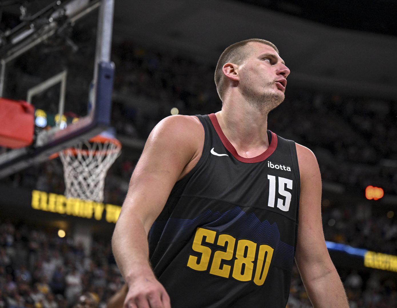 Tak bawi się gwiazda NBA. Rok temu był mistrzem