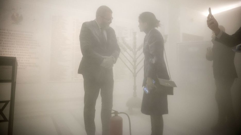 Poseł Grzegorz Braun zgasił gaśnicą świece chanukowe