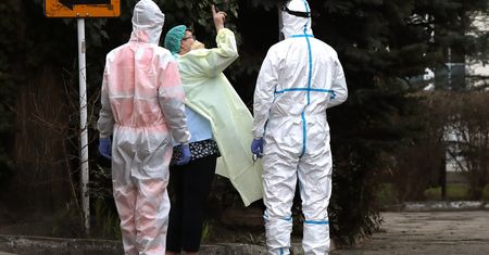 Leki na koronawirusa. Rozwiązania, które testuje się walce z COVID-19