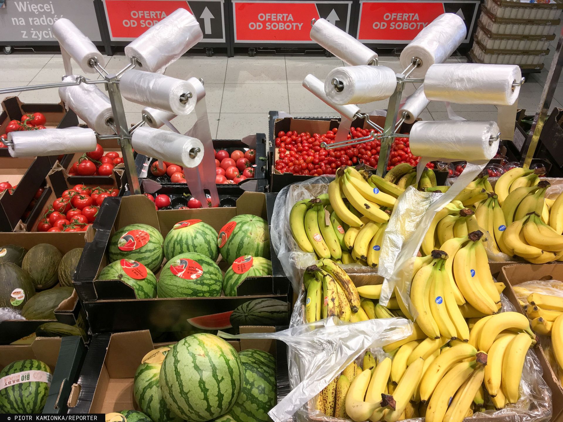 Carrefour zastępuje plastikowe reklamówki bawełnianymi workami. 