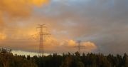 Tak wygląda budowa linii wysokiego napięcia. Niesamowite nagranie z Polski