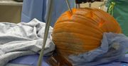 Lekarze przygotowują dynie na Halloween z pomocą najnowocześniejszych robotów [Wideo]