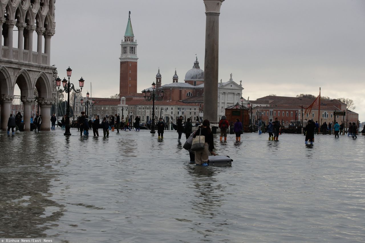 Wenecja: Powódź poważnym zagrożeniem dla zabytków. Miasto szykuje się na kolejny przypływ