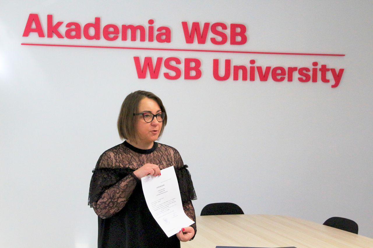 Zamknięte uczelnie. Student Akademii WSB obronił pracę magisterską online