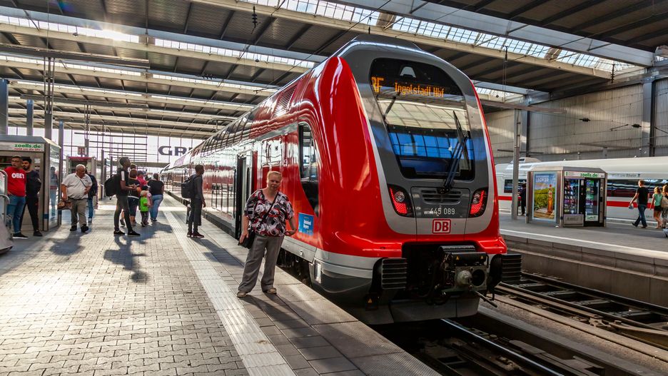 Katastrofa na dworcu kolejowym w Voerde w Niemczech.