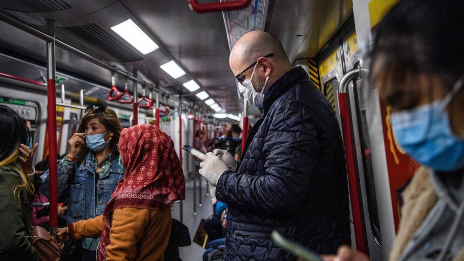 Po eksplozji koronawirusa wprowadzono obowiązek noszenia masek w metrze