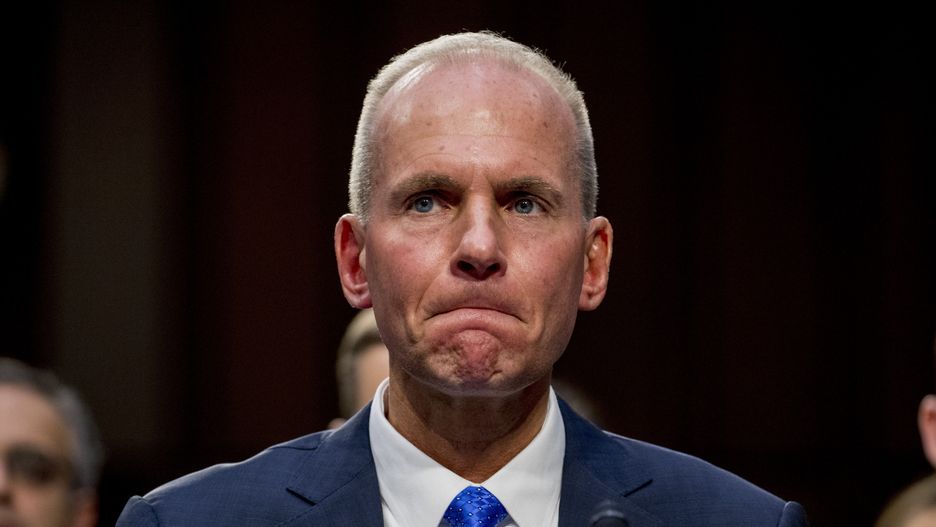 Dennis Muilenburg w trakcie przesłuchania przed senacką Komisją Handlu