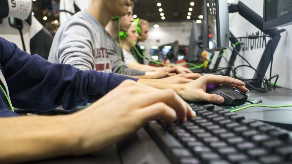 Foldit pomoże w walce z koronawirusem.