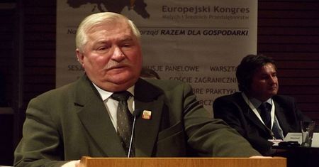 Lech Wałęsa porównuje się do papieża. W komentarzach zawrzało