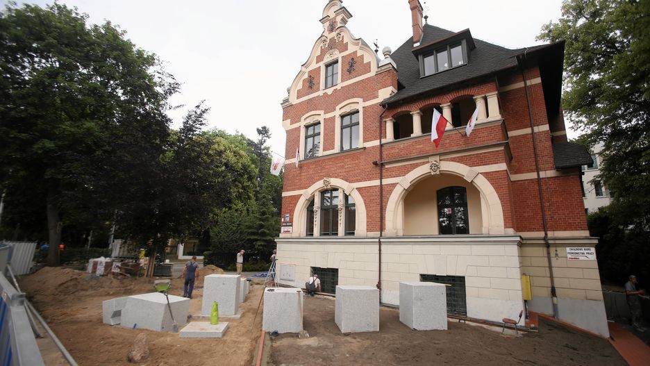 Radni PO w Szczecinie przekonują, że pomnik Lecha Kaczyńskiego powstaje nielegalnie