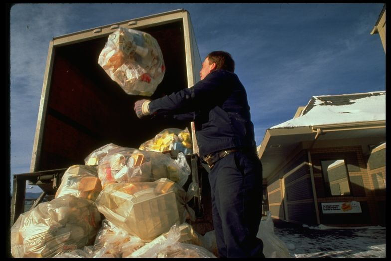 Firmy wprowadzające na rynek opakowania chcą mieć wpływ na zbiórkę śmieci.   