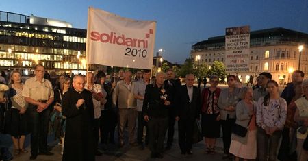97. miesięcznica smoleńska. Marsz Pamięci i słowa o "egzekucji na prezydencie"