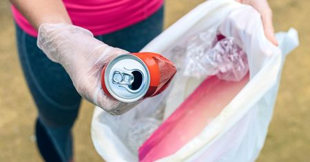 Zbierz worek śmieci i odbierz książkę za darmo. Akcja Empiku z okazji Sprzątania Świata