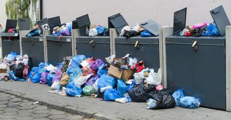 Drożyzna przy śmietniku. W Wałbrzychu czteroosobowa rodzina zapłaci nawet 216 zł miesięcznie