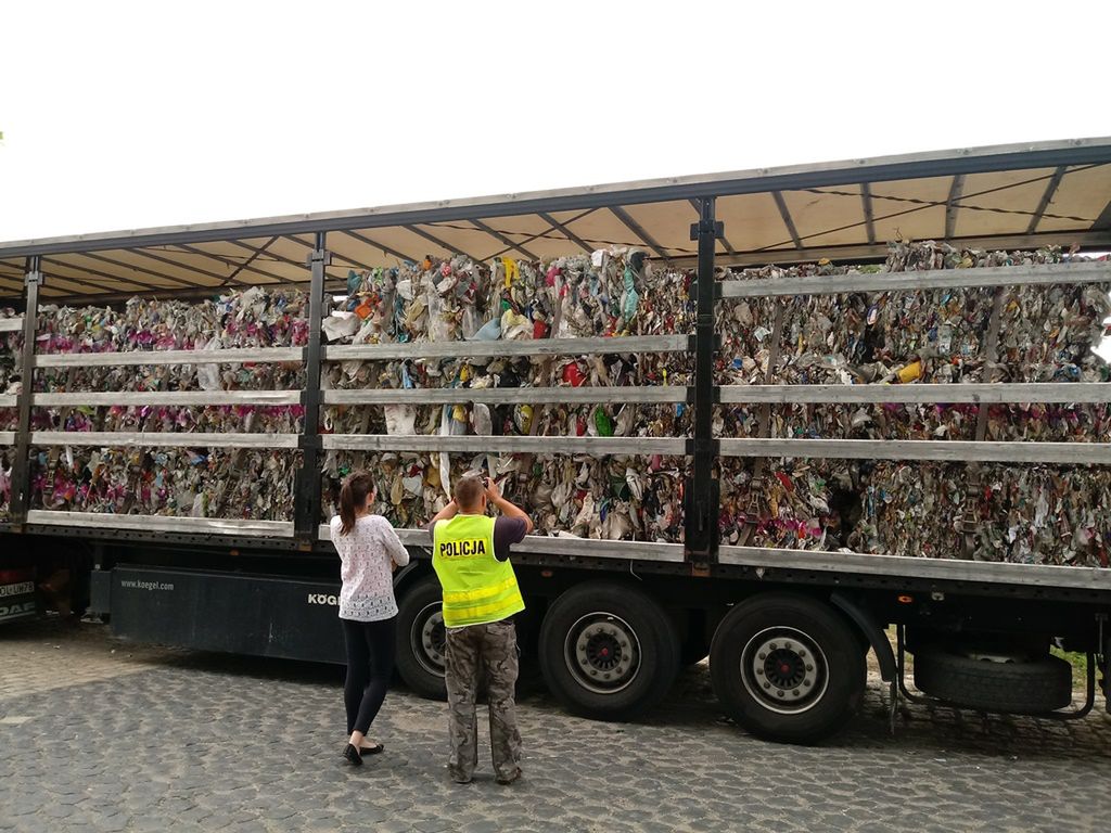 Pod Opolem przechwycono nielegalny transport śmieci. Jechał z Niemiec