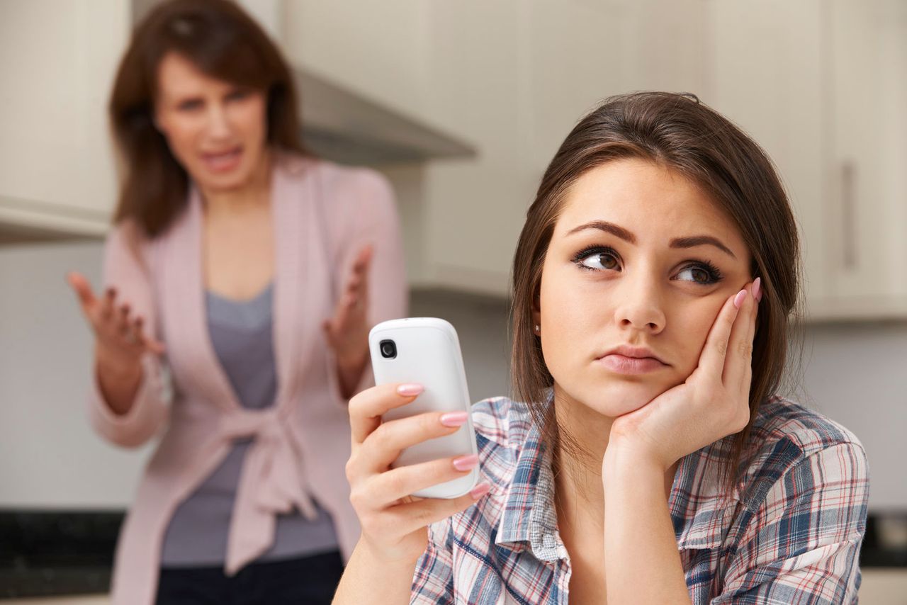7 typów pytań, na które po trzydziestce nie musisz już odpowiadać swoim rodzicom