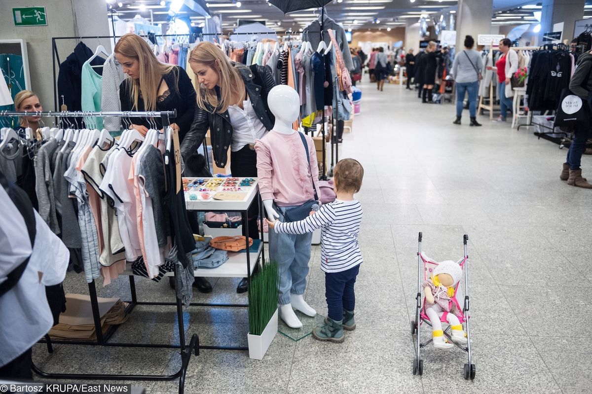 Inspekcja Handlowa sprawdziła ubrania dla dzieci. Problemem są niebezpieczne sznurki