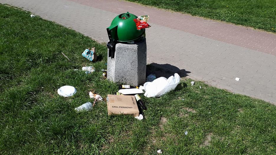 Kupa śmieci po majówce 