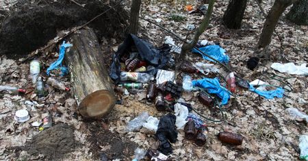 Gdynia. Wywiózł śmieci do lasu. Sprawiedliwość szybko go dosięgła