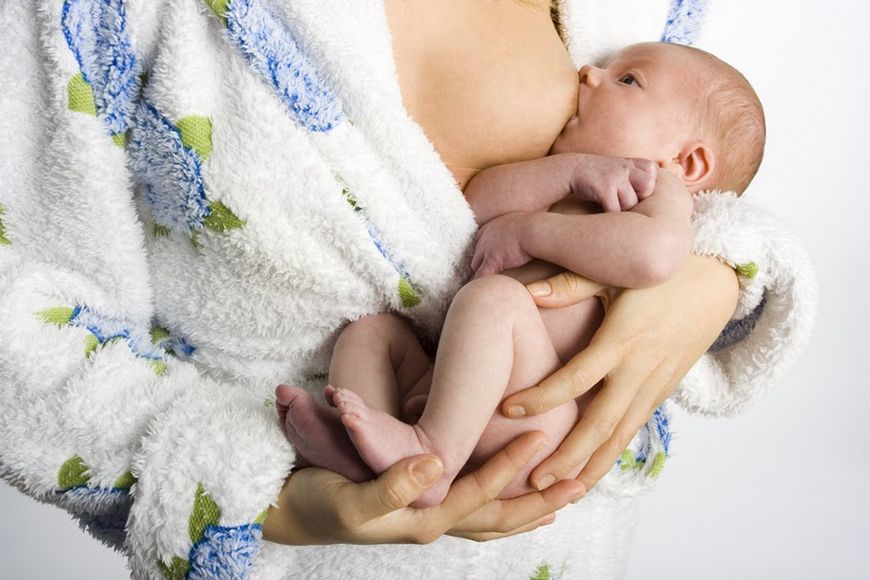 Karmienie piersią - więź między dzieckiem a matką 