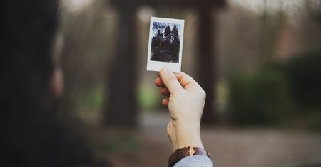 Aparaty do fotografii natychmiastowej. Świetna zabawa z nutą nostalgii