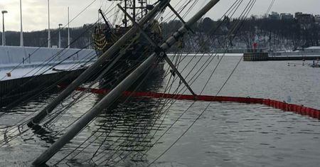 Zatonął jacht żaglowy w marinie w Gdyni