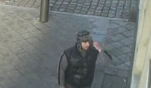 Oblał mężczyznę kwasem, może być niebezpieczny. Policja ze Szczecina apeluje o pomoc