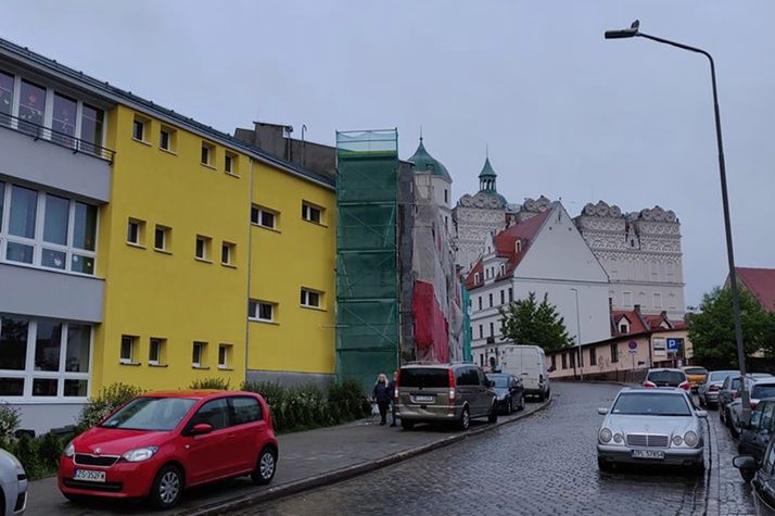 Samowola kolorystyczna na Starym Mieście w Szczecinie. Konserwator przekonuje, że nie wyraził zgody