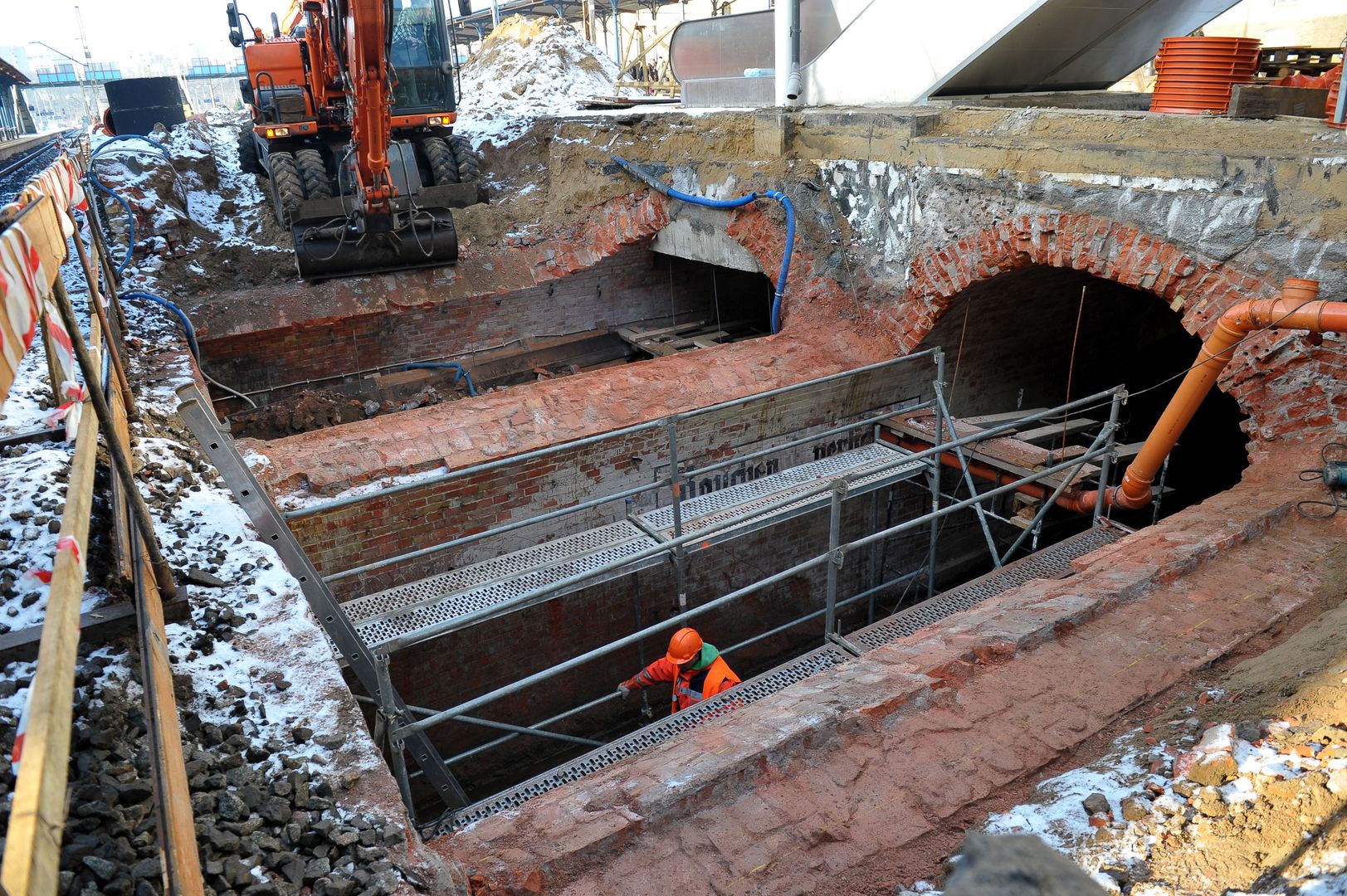 Poniemieckie tunele odkopali w Szczecinie. Remontują tam dworzec