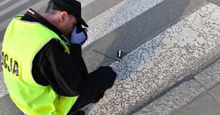 Szczecin. Strzały przed prokuraturą, mężczyzna rzucił się z nożem na dziennikarzy