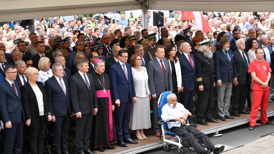 Macierewicz obok najważniejszych polityków w rządzie