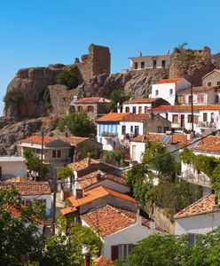 Stan wyjątkowy na popularnej greckiej wyspie