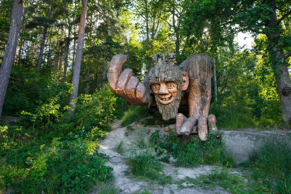 Polak postawił w Szwecji nietypowe rzeźby. To postacie z nordyckiej mitologii