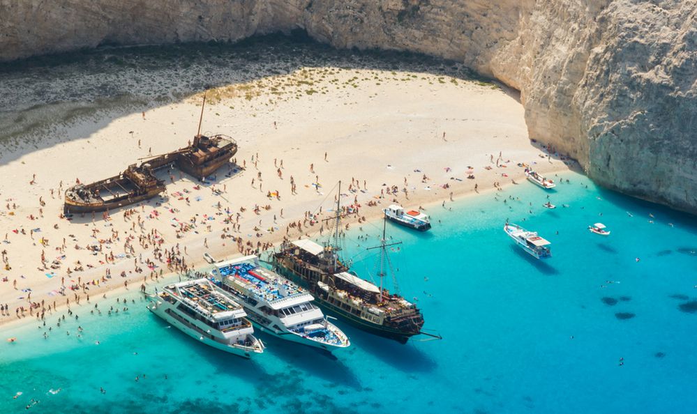 Navagio Beach. Słynna plaża z wrakiem na greckiej wyspie Zakynthos