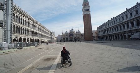 Prawie jak miasta-widma. Do niedawna gwarne, dziś opustoszałe
