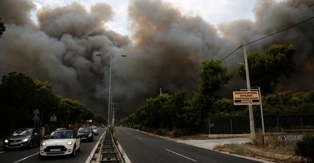 Grecja. Pogoda w Atenach - wysokie temperatury i przejściowe burze. Cały kraj modli się o deszcz