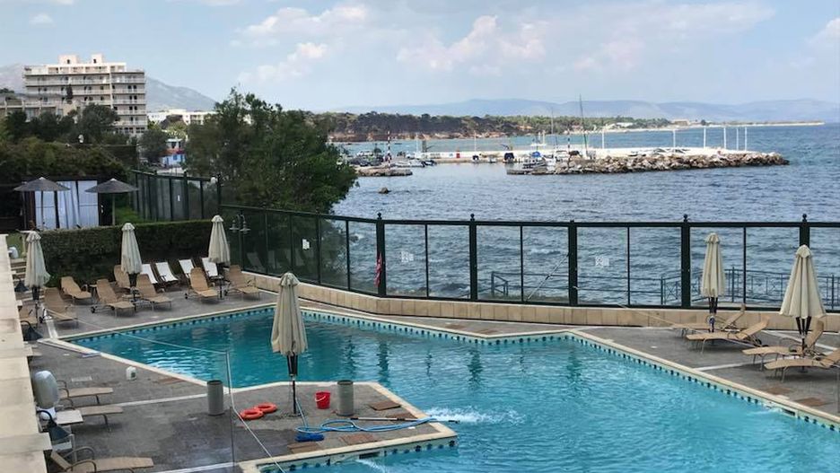 Marina przy hotelu, w którym mieszkali Polacy, uciekający przed pożarami pustoszącymi Grecję.