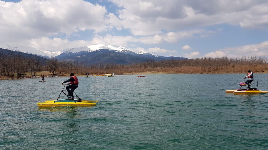 Jezioro Plastira leży 23 km od miasta Karditsa w środkowej Grecji 